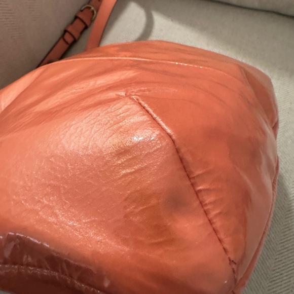 Vintage Coach Peach Patent Leather Shoulder Bag with Gold-Tone Lock - Picture 8 of 11